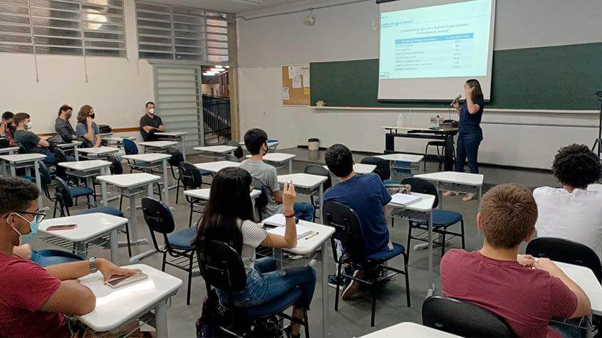 Alunos do Design Gráfico UNIVEM desenvolvem cartilha em parceria com o DAEM e CADES\/Marília