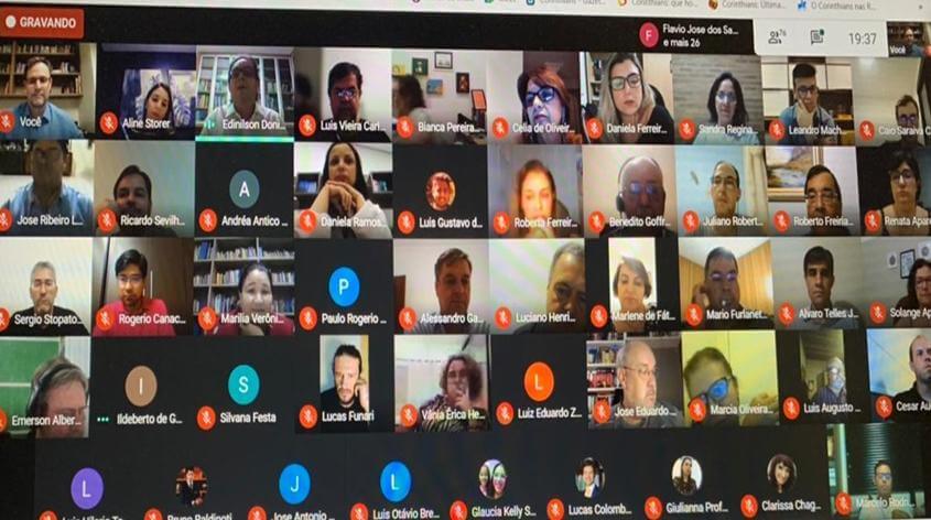 Reunião pedagógica entre coordenadores e professores do UNIVEM define plano para a volta às aulas