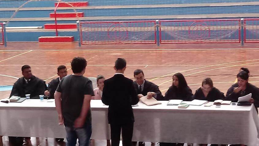 Curso de Direito 'leva' Juri Simulado para o Colégio Criativo