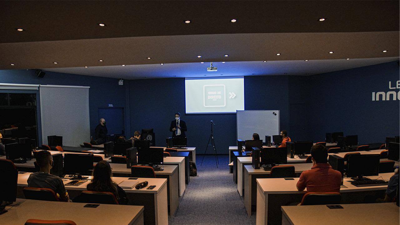 Univem realiza a primeira aula experimental do curso de Direito