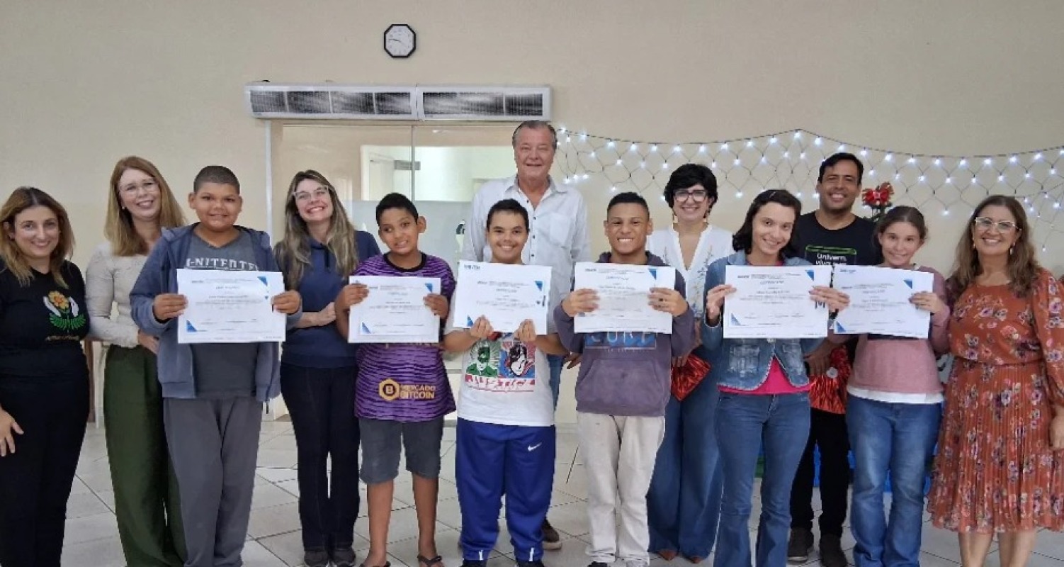 Univem e APAE fortalecem inclusão digital em projeto que transforma vida. 