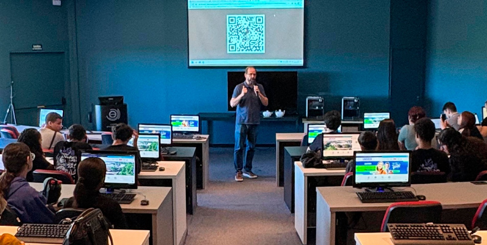 Univem reúne gestores para debate sobre Inteligência Artificial nas escolas